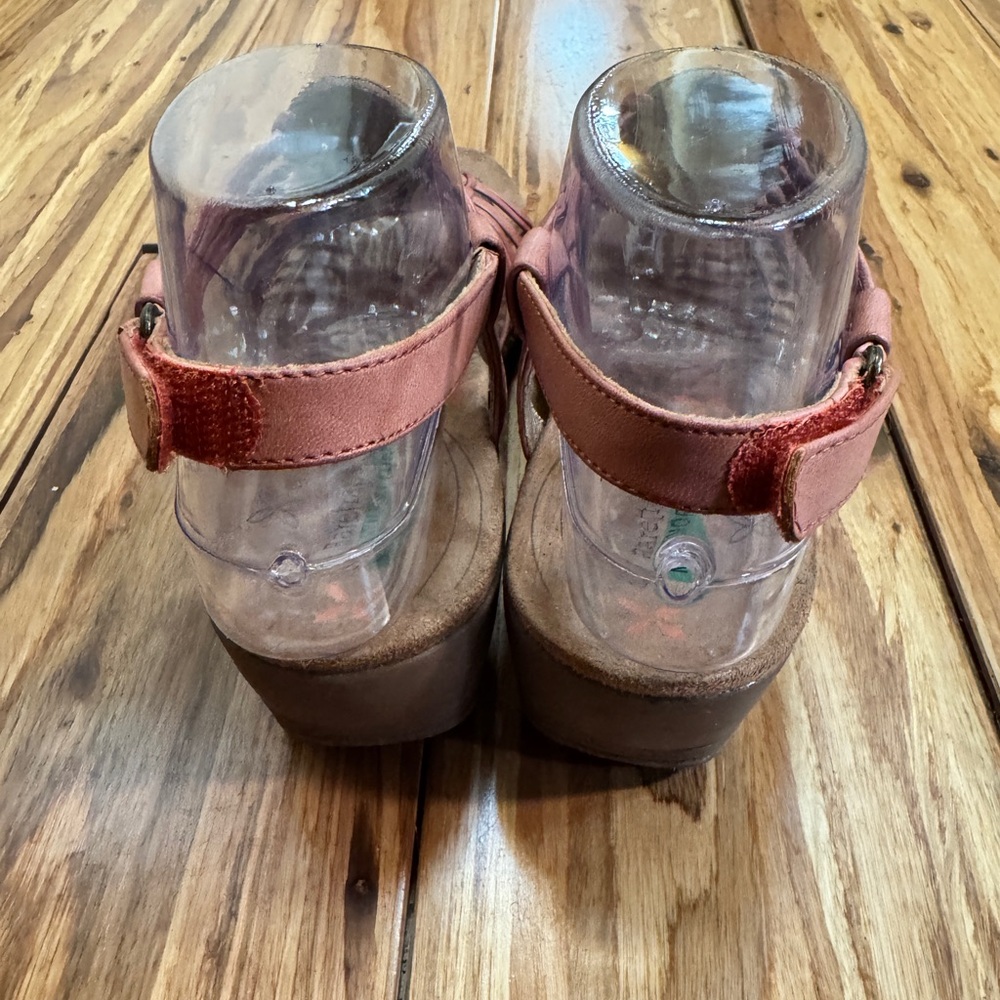 Baretraps Size 6.5M Women's TRUDY Red/Pink  Strappy Wedge SANDALS - Picture 4 of 9